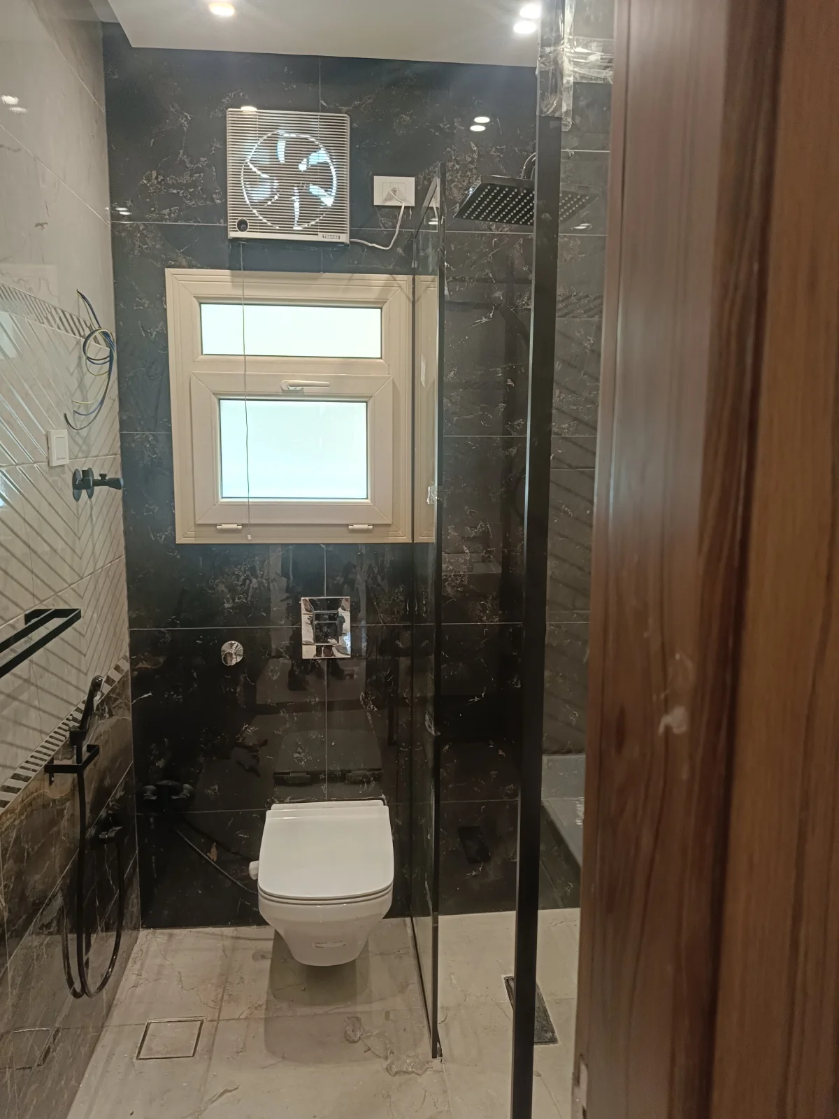 زجاج سيكوريت في البحيرة