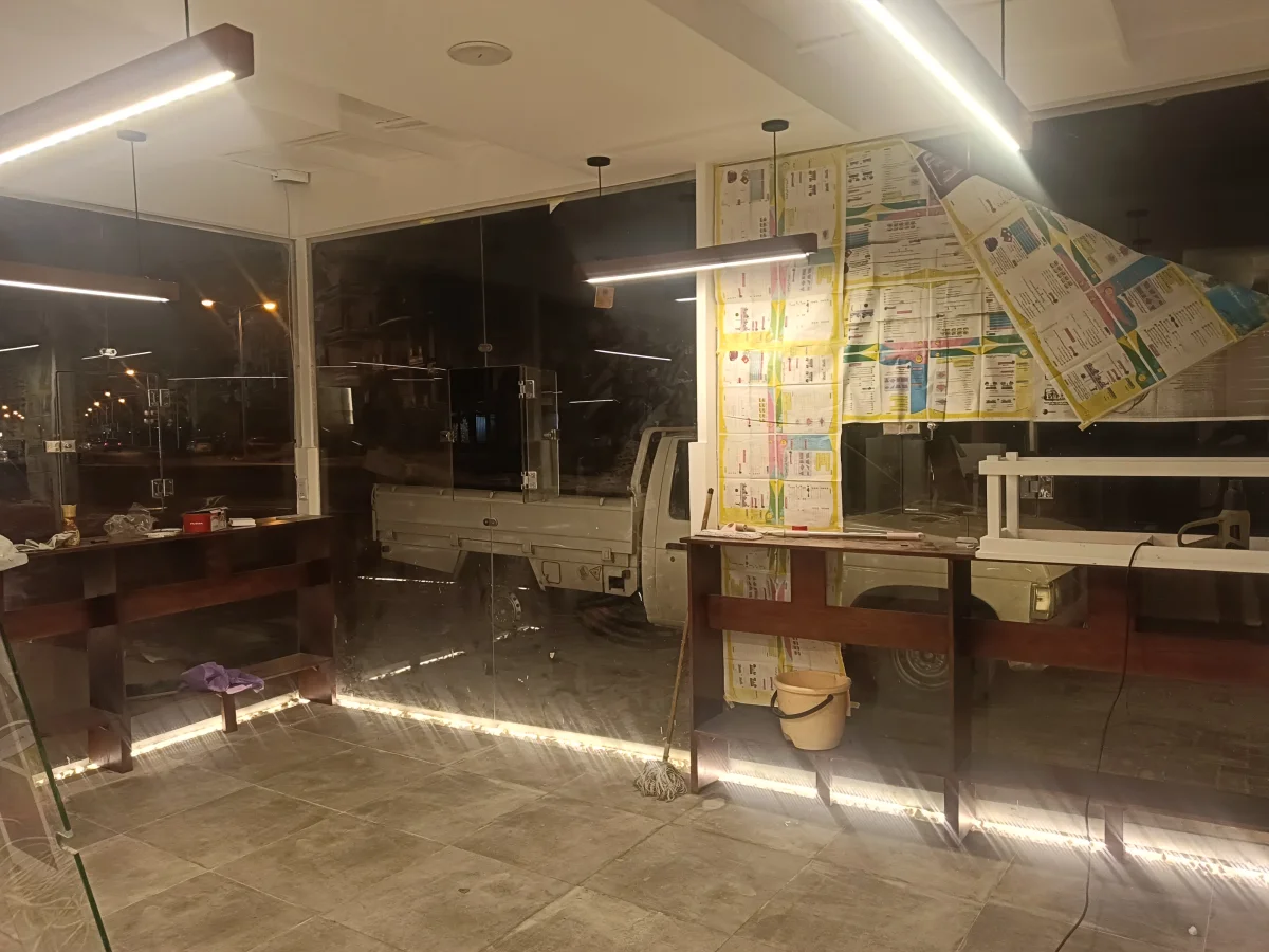 زجاج سيكوريت في البحيرة